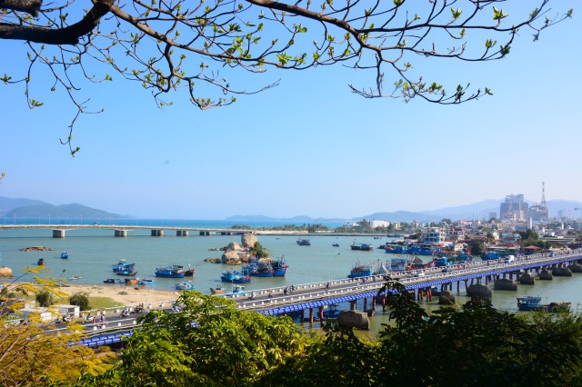 Ghi nhận chuyến du lịch, thuyết giảng và làm từ thiện tại Nha Trang