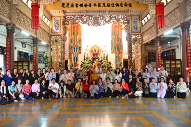 Ghi nhận chuyến du lịch, thuyết giảng và làm từ thiện tại Nha Trang