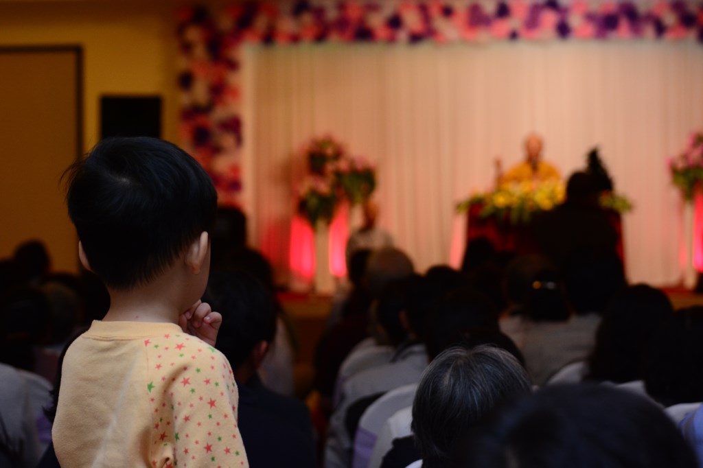 Ghi nhận chuyến du lịch, thuyết giảng và làm từ thiện tại Nha Trang