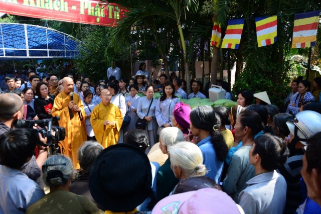 Quỹ Từ Thiện ĐPNN- Chương trình du lịch, nghe pháp và làm từ thiện tại Nha Trang