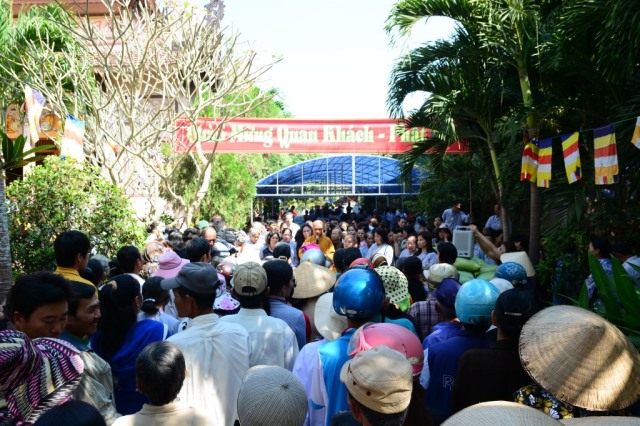 Quỹ Từ Thiện ĐPNN- Chương trình du lịch, nghe pháp và làm từ thiện tại Nha Trang