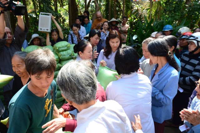 Quỹ Từ Thiện ĐPNN- Chương trình du lịch, nghe pháp và làm từ thiện tại Nha Trang