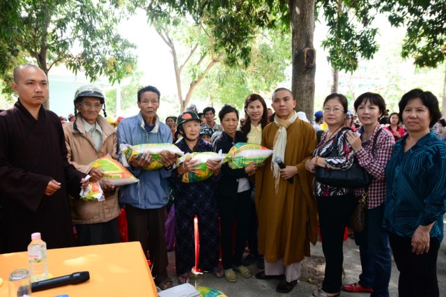 Quỹ Từ Thiện ĐPNN- Chương trình du lịch, nghe pháp và làm từ thiện tại Nha Trang