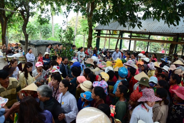Quỹ Từ Thiện ĐPNN- Chương trình du lịch, nghe pháp và làm từ thiện tại Nha Trang