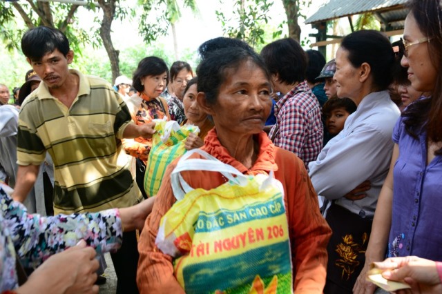 Quỹ Từ Thiện ĐPNN- Chương trình du lịch, nghe pháp và làm từ thiện tại Nha Trang