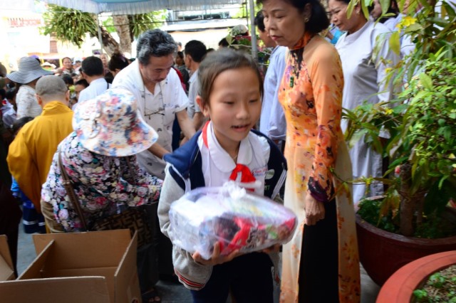 Quỹ Từ Thiện ĐPNN- Chương trình du lịch, nghe pháp và làm từ thiện tại Nha Trang