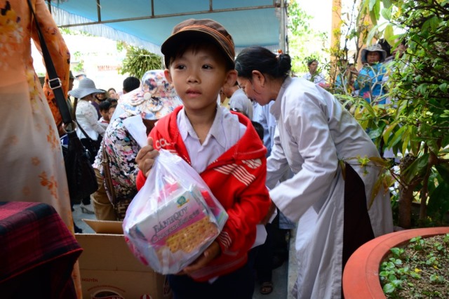 Quỹ Từ Thiện ĐPNN- Chương trình du lịch, nghe pháp và làm từ thiện tại Nha Trang