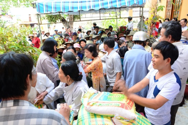 Quỹ Từ Thiện ĐPNN- Chương trình du lịch, nghe pháp và làm từ thiện tại Nha Trang