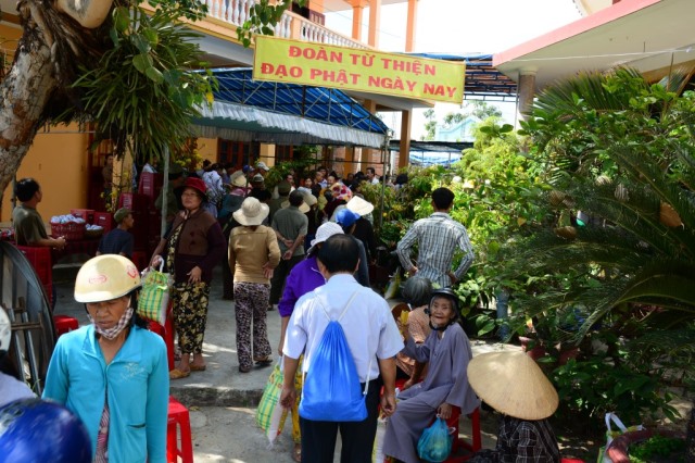 Quỹ Từ Thiện ĐPNN- Chương trình du lịch, nghe pháp và làm từ thiện tại Nha Trang