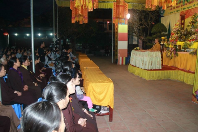 Thanh Hóa: TT. Thích Nhật Từ chia sẻ pháp thoại &quot;Tôn Kính Phật&quot;
