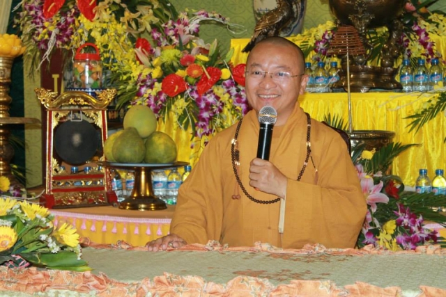 Thanh Hóa: TT. Thích Nhật Từ chia sẻ pháp thoại &quot;Tôn Kính Phật&quot;