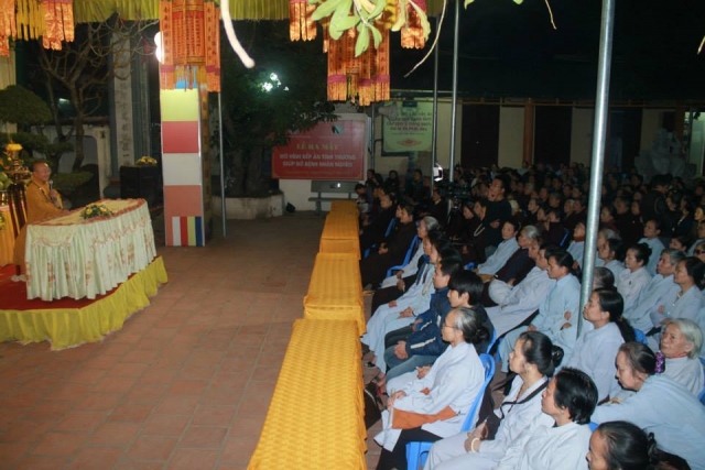 Thanh Hóa: TT. Thích Nhật Từ chia sẻ pháp thoại &quot;Tôn Kính Phật&quot;