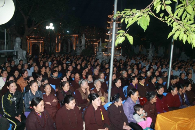 Thanh Hóa: TT. Thích Nhật Từ chia sẻ pháp thoại &quot;Tôn Kính Phật&quot;