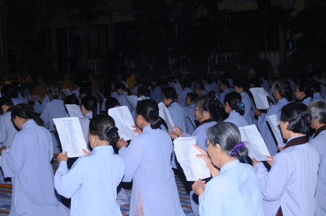 Tổ đình Phước Viên dâng hoa cúng dường Đức Phật thành đạo