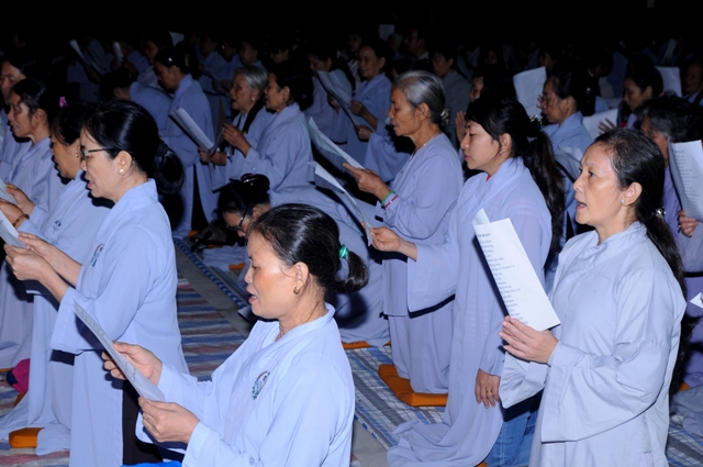 Tổ đình Phước Viên dâng hoa cúng dường Đức Phật thành đạo
