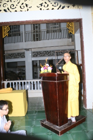 TP.HCM: Lung linh Đêm Hội Hoa Đăng Chùa Long Hưng