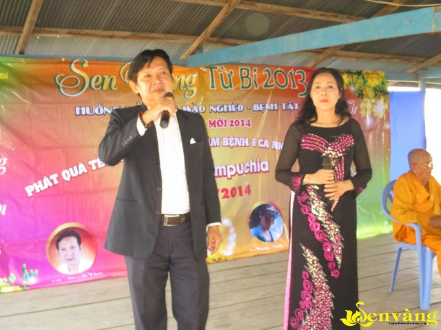 Sen Vàng Từ Bi từ thiện phát quà Tết trên đất nước Chùa Tháp