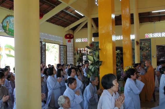 Đồng Tháp: Chùa Hoa Lâm tổ chức khóa tu bát quan trai, phóng sanh, từ thiện