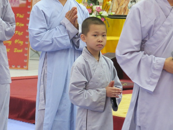 Hà Nội: Giới Trẻ lên Chùa tập sự xuất gia