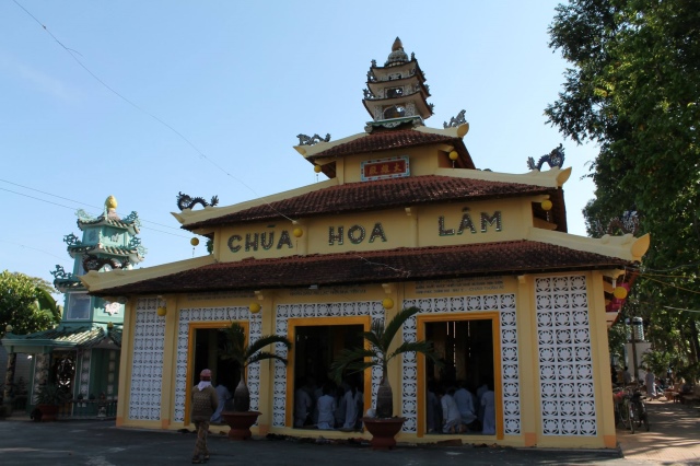 Đồng Tháp: Chùa Hoa Lâm tổ chức khóa tu bát quan trai, phóng sanh, từ thiện
