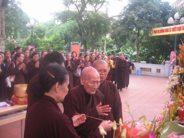 Hà Nội: Chùa Thánh Chúa tổ chức Đại lễ Phật đản – PL.2558 – DL 2014