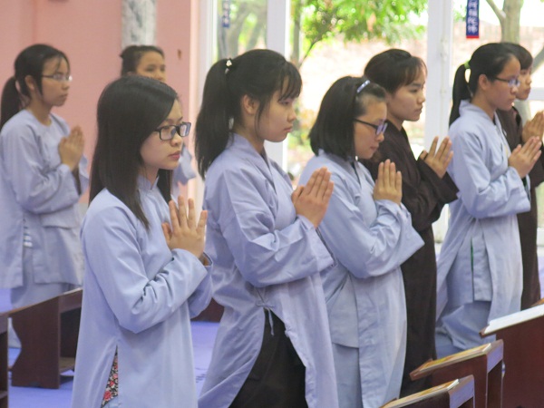 Hà Nội: Giới Trẻ lên Chùa tập sự xuất gia