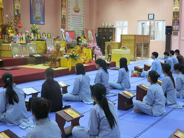 Hà Nội: Giới Trẻ lên Chùa tập sự xuất gia