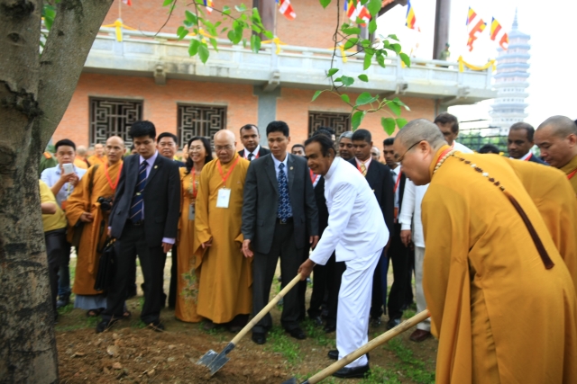 Vesak 2014: Sứ giả hòa bình qua thông điệp Vesak 2014