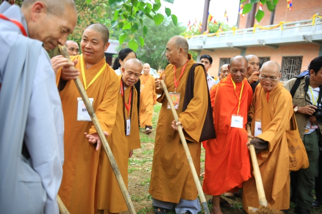 Vesak 2014: Sứ giả hòa bình qua thông điệp Vesak 2014