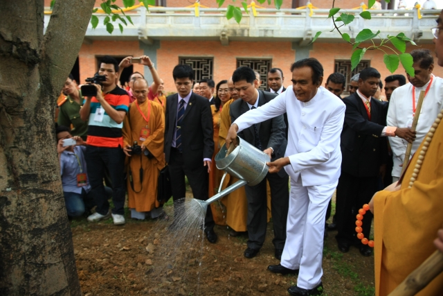 Vesak 2014: Sứ giả hòa bình qua thông điệp Vesak 2014