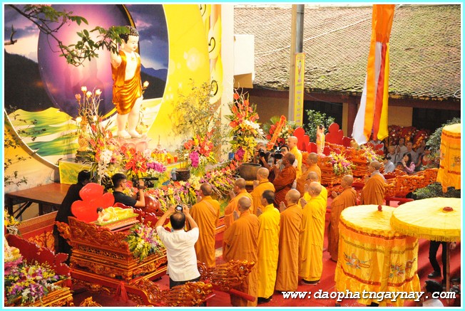 Hà Nội: Chùa Bằng chào mừng đại lễ Phật đản 2558 - Phần 1