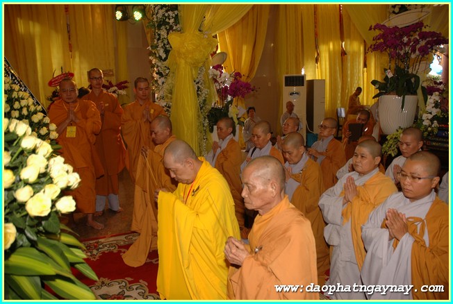 Chùm ảnh: Các phái đoàn viếng Giác linh ĐLHT. Thích Trí Tịnh buổi sáng ngày 02-04-2014