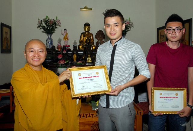 TP.HCM: Trao tặng bằng khen cho các Phật tử đóng góp cho Đại lễ Vesak LHQ 2014