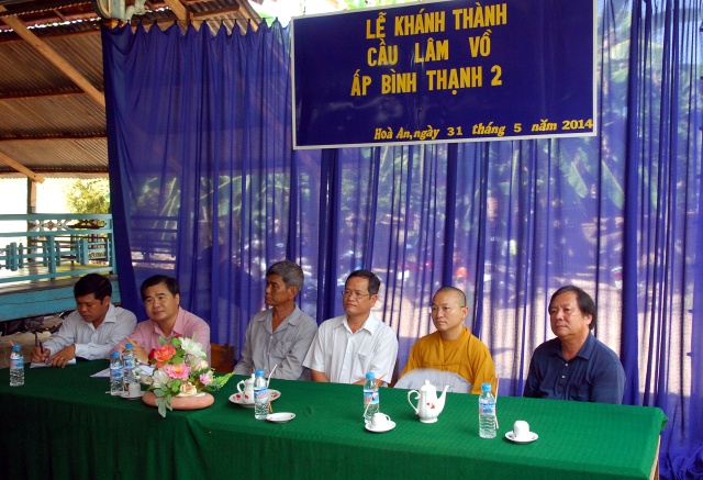 Quỹ Từ thiện ĐPNN: Xây cầu, khởi công đường bê tông &amp; tặng quà cho những người nghèo tại An Giang