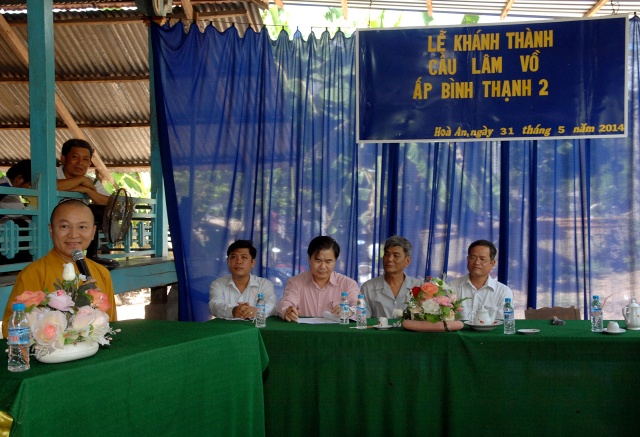 Quỹ Từ thiện ĐPNN: Xây cầu, khởi công đường bê tông &amp; tặng quà cho những người nghèo tại An Giang