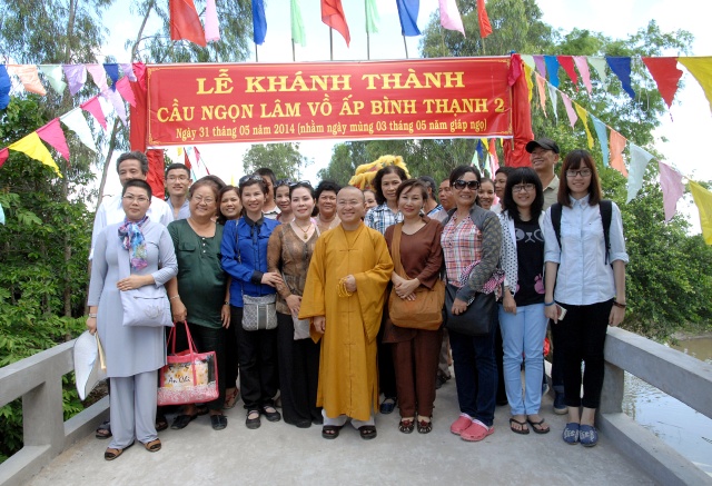 Quỹ Từ thiện ĐPNN: Xây cầu, khởi công đường bê tông &amp; tặng quà cho những người nghèo tại An Giang