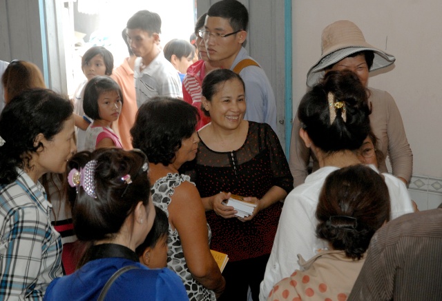 Quỹ Từ thiện ĐPNN: Xây cầu, khởi công đường bê tông &amp; tặng quà cho những người nghèo tại An Giang