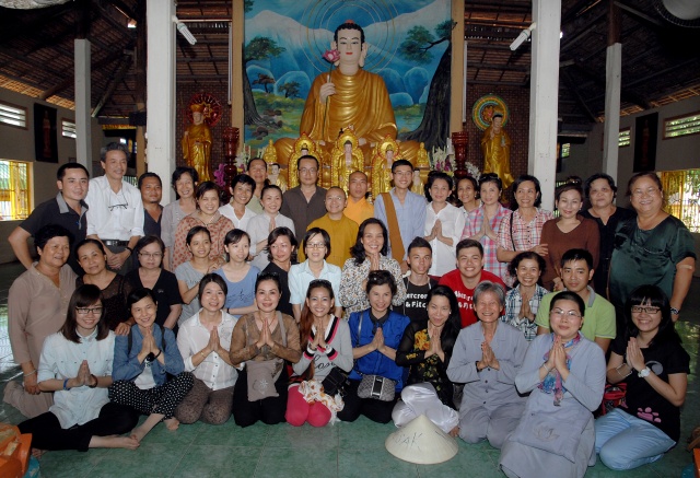 Quỹ Từ thiện ĐPNN: Xây cầu, khởi công đường bê tông &amp; tặng quà cho những người nghèo tại An Giang