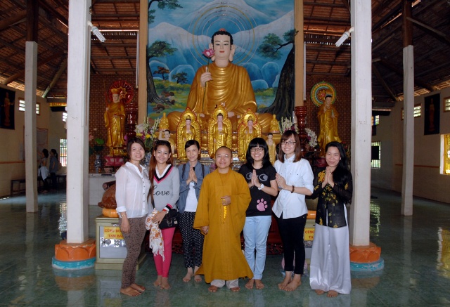Quỹ Từ thiện ĐPNN: Xây cầu, khởi công đường bê tông &amp; tặng quà cho những người nghèo tại An Giang