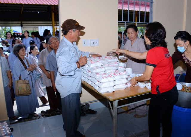 TP. Hồ Chí Minh: 500 Phật tử về cơ sở mới Học viện PGVN tu một ngày