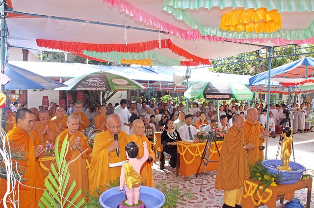 Gia Lai: TX Ngọc Trung tổ chức đại lễ kính mừng Phật đản và kiết giới an cư