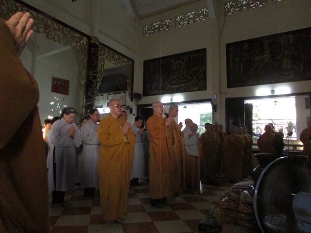 TP. HCM: Ban hướng dẫn Phật tử kết hợp với chùa Thiên Tôn cúng dường các trường hạ tại Tp.HCM