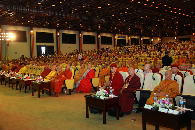 Vesak 2014: Sứ giả hòa bình qua thông điệp Vesak 2014