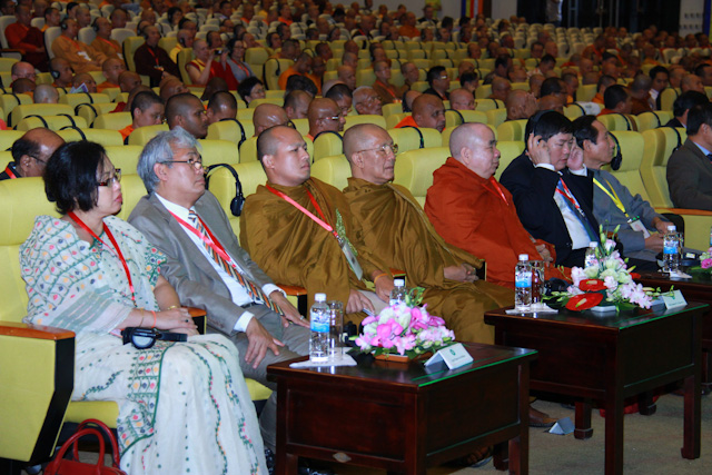 Vesak 2014: Sứ giả hòa bình qua thông điệp Vesak 2014