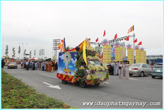 Chùm ảnh: Bình Dương chính thức khai mạc đại lễ Phật đản 2558