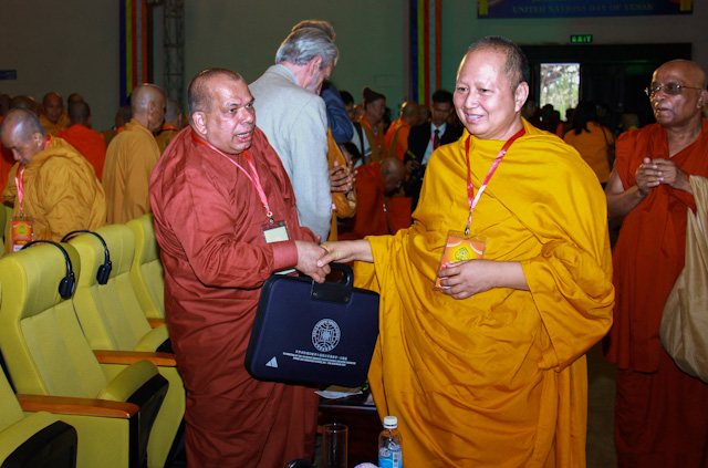 Vesak 2014: Sứ giả hòa bình qua thông điệp Vesak 2014