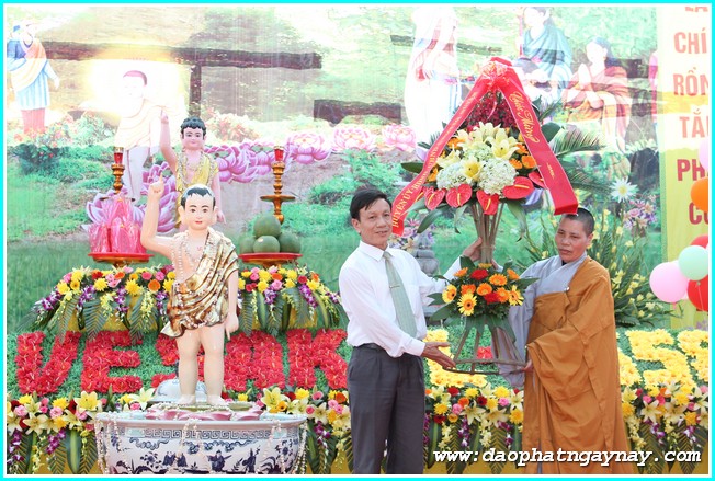 Hà Nội: GHPGVN Huyện Đan Phượng chào mừng Đại Lễ Phật Đản 2558