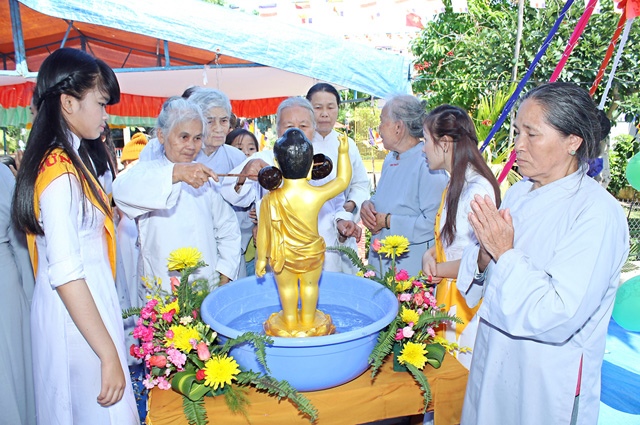 Gia Lai: TX Ngọc Trung tổ chức đại lễ kính mừng Phật đản và kiết giới an cư