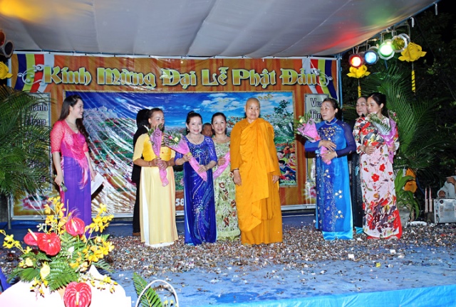Gia Lai: TX Ngọc Trung tổ chức đại lễ kính mừng Phật đản và kiết giới an cư