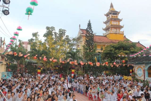 Đồng Tháp: Diễu Hành Xe Hoa và Văn Nghệ Phật Đản